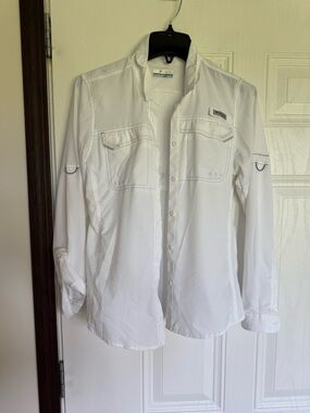 2 for $30 sale: Columbia white Omni-shade long sleeve button down - XS